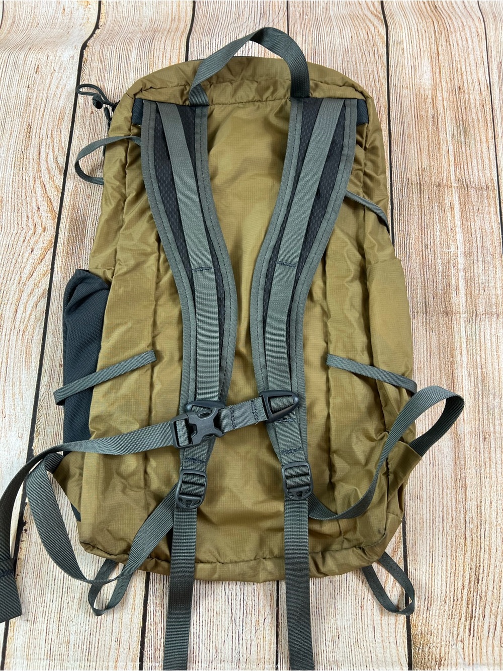 Mystery Ranch In and Out Backpack Khaki Packable Daypack 19L Lightweight Bag - Picture 2 of 8